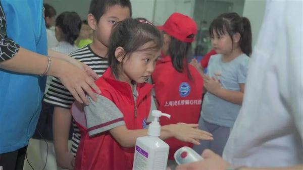 学生自带饭要蹲教室外吃？官方对此作出回应。