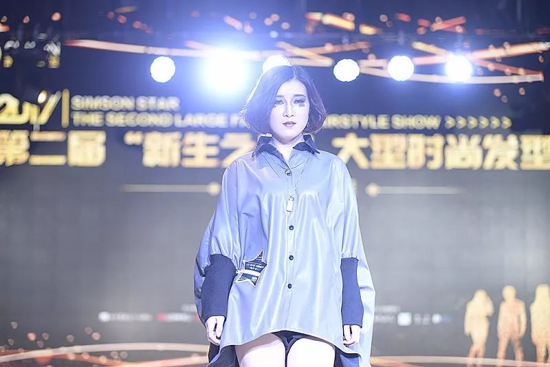 小巷深处的时尚秘境，炫舞最新发型探秘