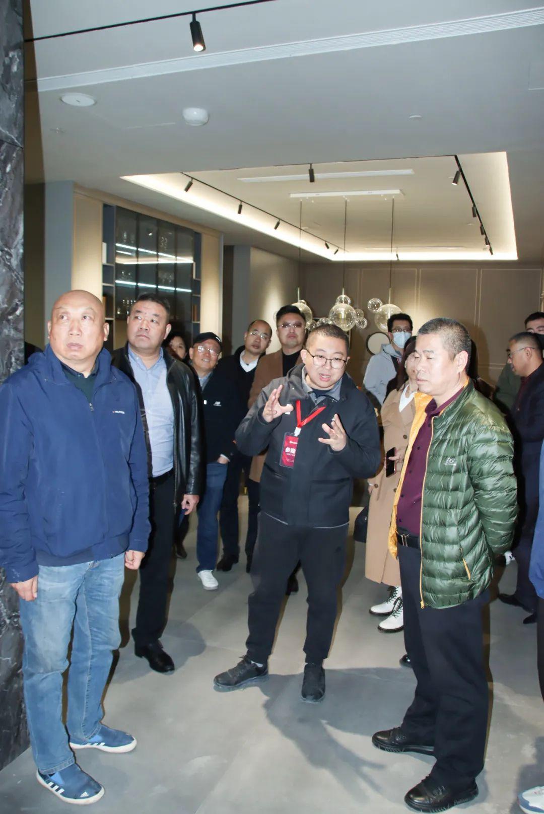 最新款厨柜，时尚、功能与科技的完美融合